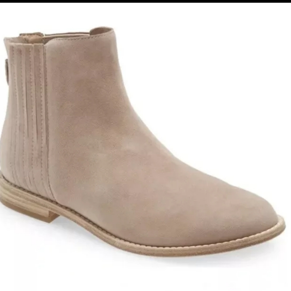 Eileen Fisher Beige Suede Ankle Boots